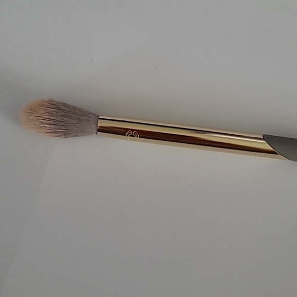 All Over Highlight • Powder Brush - Picture 4 of 7